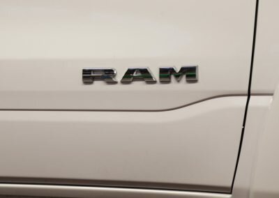 RAM LARAMIE SPORT BLANC 12